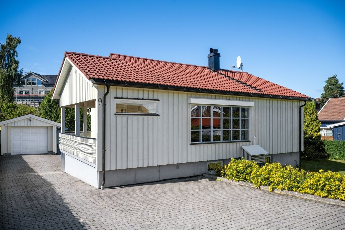 Eneboligen i Borgenveien 9 med garasje og oppkjørsel